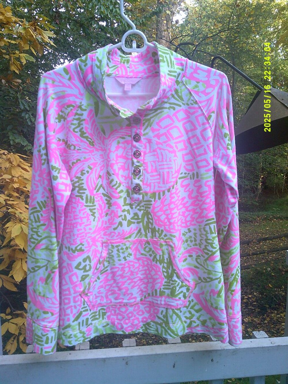 Beautiful Lilly Pulitzer Pink Green Pineapple Pullover Large